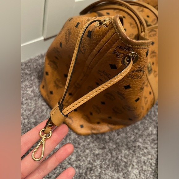 MCM Large Reversible Liz Shopper in Visetos - Picture 11 of 17